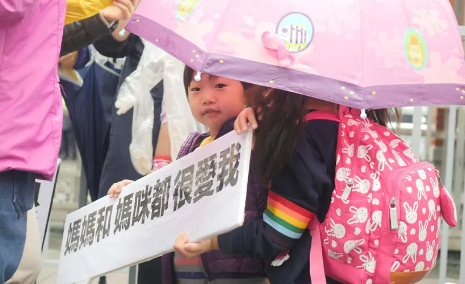 台灣同志伴侶「想在自己國家生養小孩」的荊棘之路──專訪媒體人鄒宗翰、同家會秘書長黎璿萍
